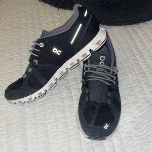 On Running: Cloud Women’s Tennis Shoes Size 8